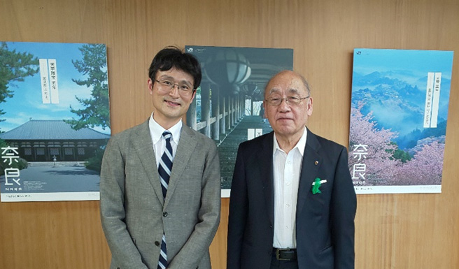 新型コロナウイルス対策に関し、奈良県庁で荒井知事（当時）と意見交換
